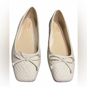 Liz Claiborne Quilted Cream Ballet Flats with Bow